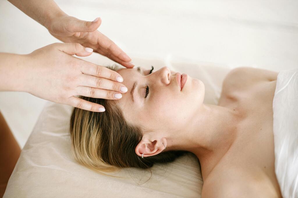 Reiki healing treatment at the Crystal Palace Clinic